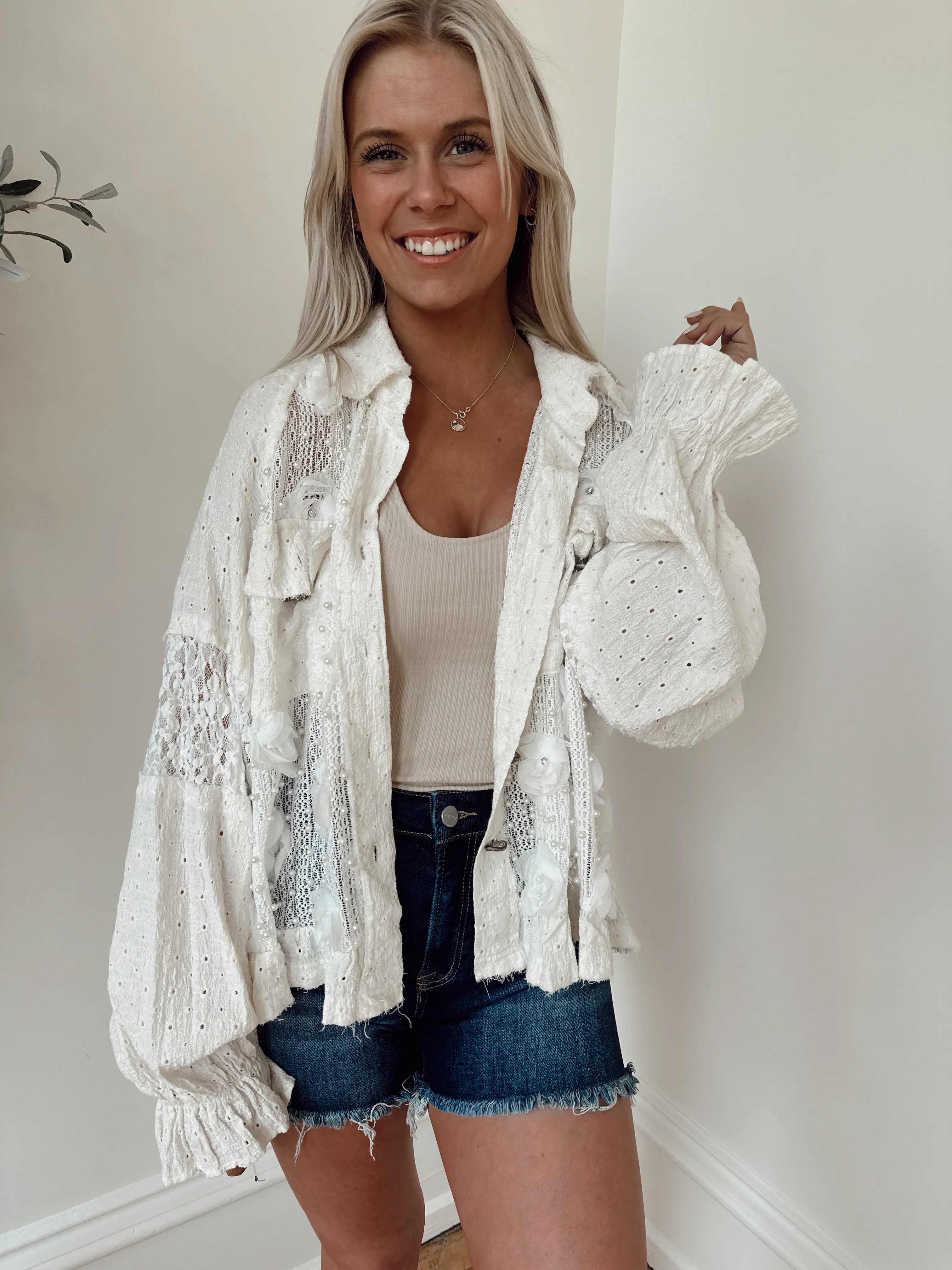 Ace Of Lace Ivory Floral Detailed Button-Up - Image 3